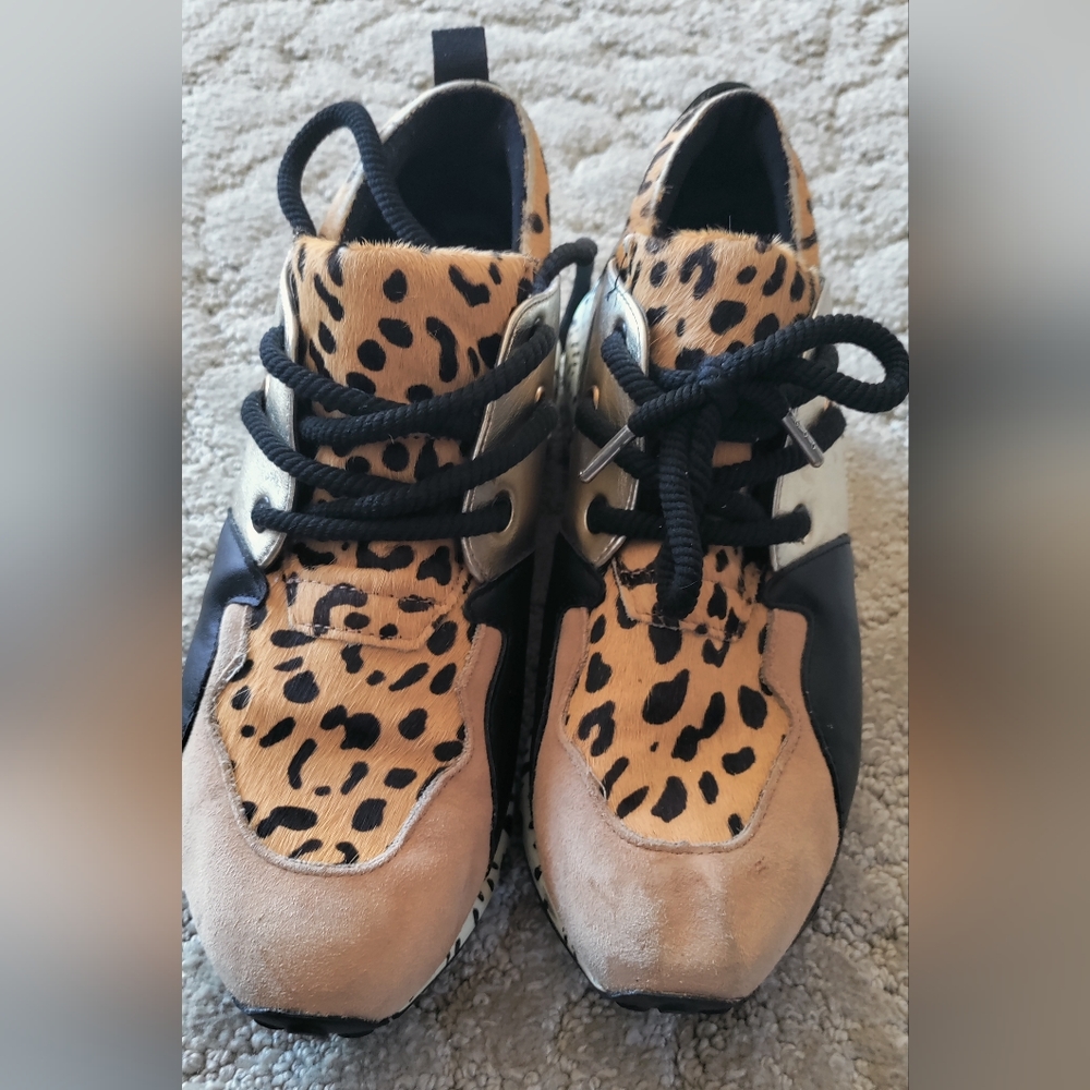 Steve Madden Leopard,Gold,Black-White Wedge Sneakers. LIKE NEW Unique Shoe!